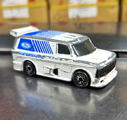 Matchbox ford supervan - matchbox,